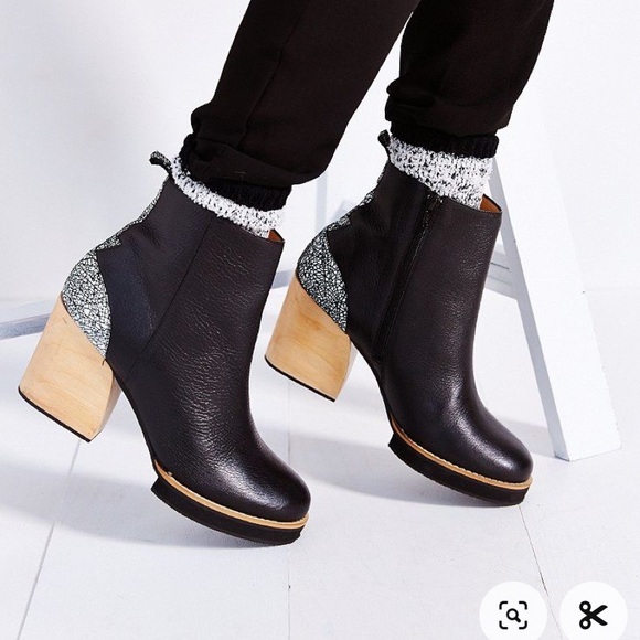 UO Urban Outfitters Xperimental Naoki Nin Black White Platform Ankle Booties - Picture 2 of 12
